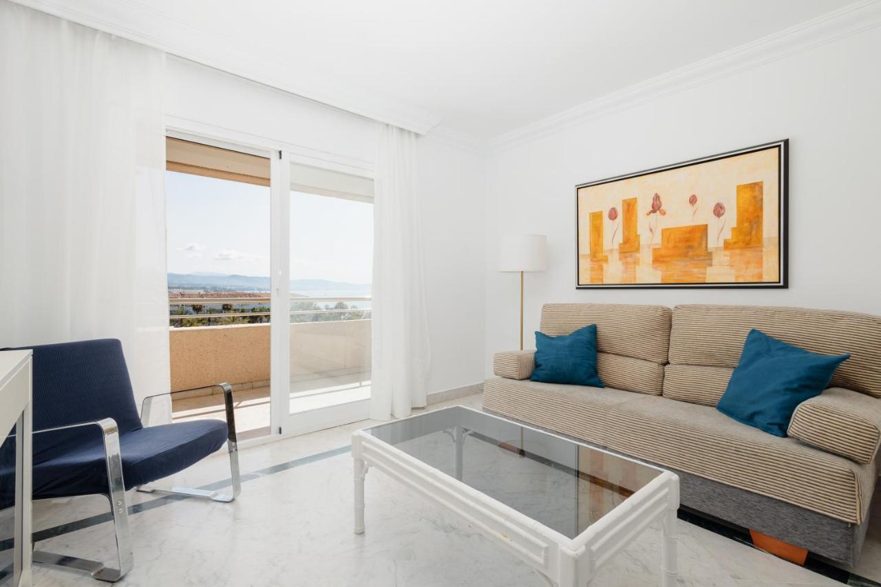 Sea View In The Center Of Puerto Banus And Private Parking Apartment